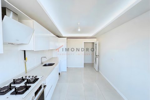 Apartment for sale in Üsküdar, Istanbul, Turkey, 4 bedrooms, 210m2, No. 238223 – photo 13