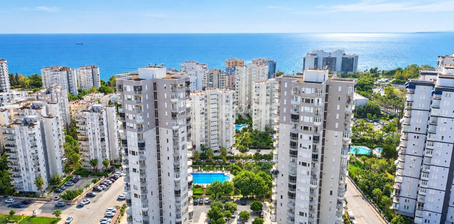 2+1 Apartment  in Antalya, Turkey No. 238130