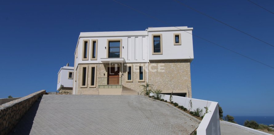 6+1 Villa  in Girne, Northern Cyprus No. 238284