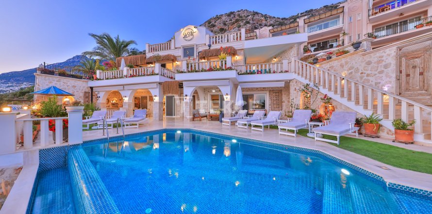5+1 Villa in Kas, Antalya, Turkey No. 238737