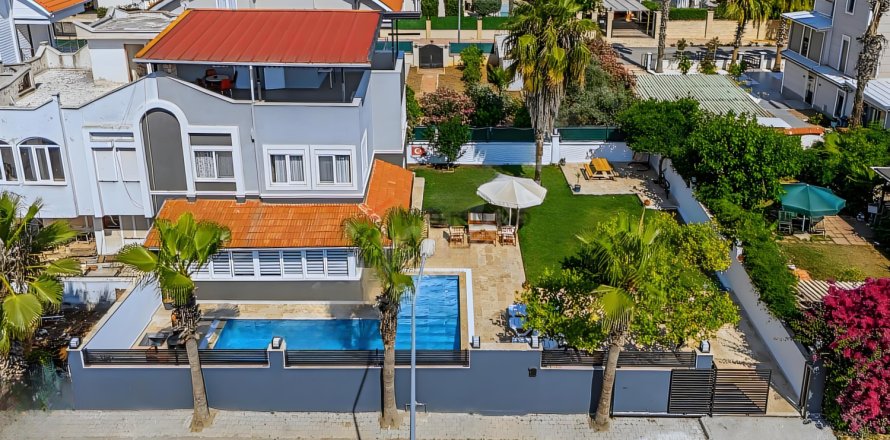 ویلا در  Antalya ، ترکیه 3 خوابه ، 200 متر مربع.  شماره 238304