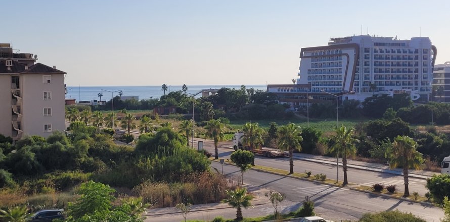 2+1 Apartment  in Mahmutlar, Antalya, Turkey No. 238560