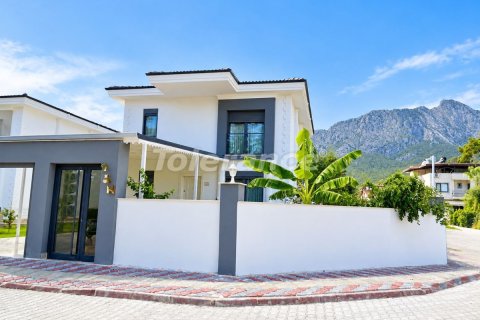 ویلا در Kemer ، ترکیه 4 خوابه ، 230 متر مربع. شماره 226357