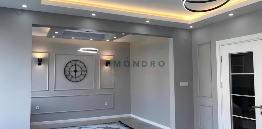 2+1 Apartment  in Fatih, Istanbul, Turkey No. 238368
