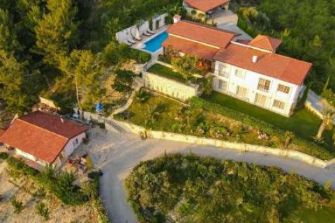 ویلا در  Kusadasi ، ترکیه 6 خوابه ، 255 متر مربع.  شماره 136334 - 2