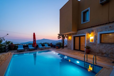 2+1 Villa in Kalkan, Antalya, Türkei Nr. 215475 - 4