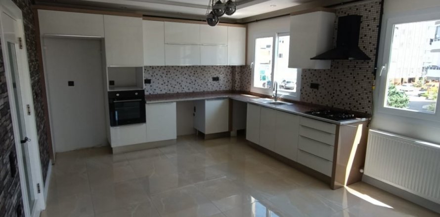 3+1 Apartment  in Mersin, Turkey No. 133901