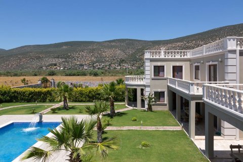 5+1 Villa in Milas, Mugla, Türkei Nr. 216193 - 2