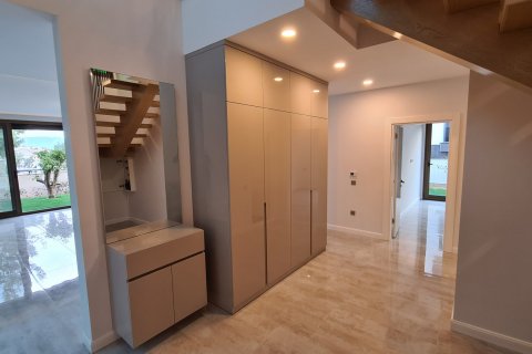 Villa for sale in Kusadasi, Aydin, Turkey, 4 bedrooms, 200m2, No. 136432 – photo 28