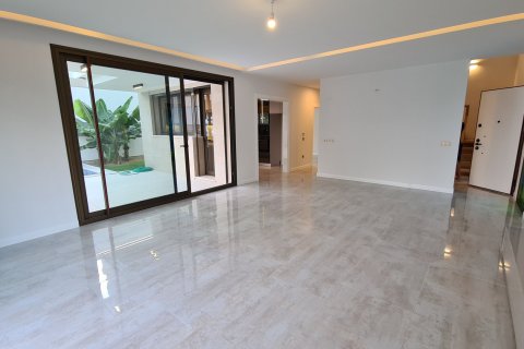 Villa for sale in Kusadasi, Aydin, Turkey, 4 bedrooms, 200m2, No. 136432 – photo 24