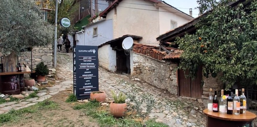 Retail store  in Selcuk, Izmir, Turkey No. 223235