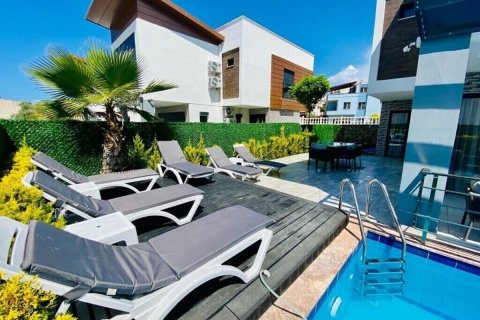 4+1 Villa in Kusadasi, Aydin, Türkei Nr. 107780 - 3