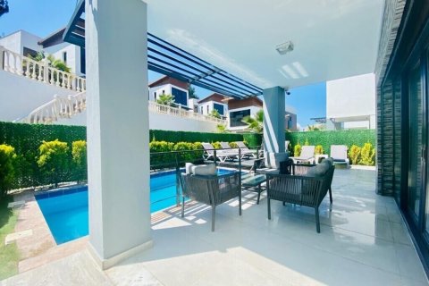 4+1 Villa in Kusadasi, Aydin, Türkei Nr. 107780 - 4