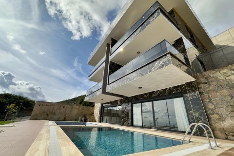 3+2 Villa  in Tepe, Alanya, Antalya, Turkey No. 102264