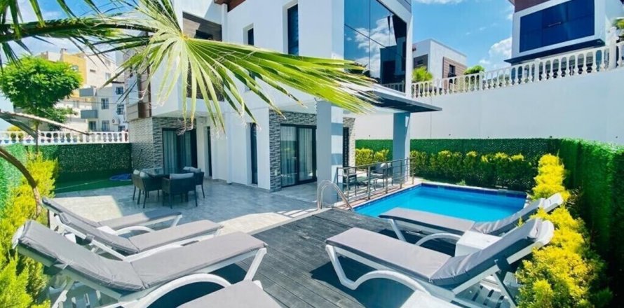 4+1 Villa in Kusadasi, Aydin, Türkei Nr. 107780
