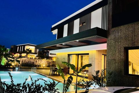 4+1 Villa  in Kusadasi, Aydin, Turkey No. 215725