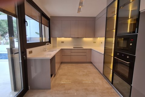 Villa for sale in Kusadasi, Aydin, Turkey, 4 bedrooms, 200m2, No. 136432 – photo 20