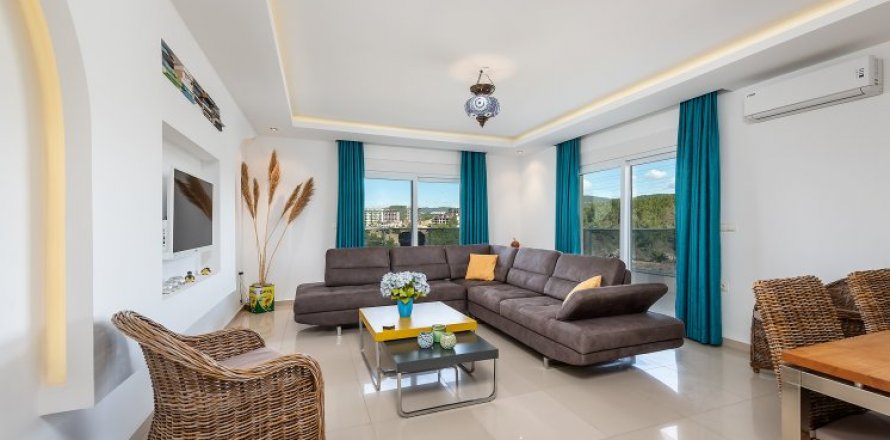 4+1 Apartment  in Avsallar, Antalya, Turkey No. 134080