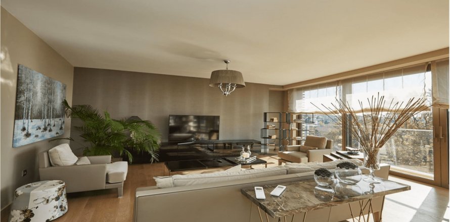 Квартира в Kosuyolu Koru Evleri 5+1, Стамбул, Турция №86990