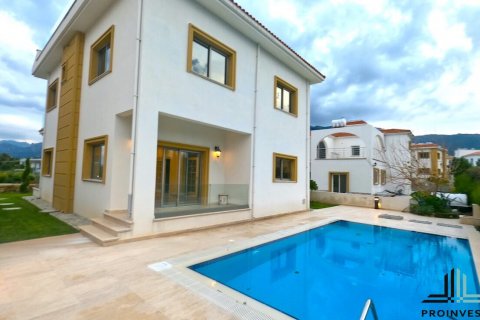 ویلا در  Alsancak ، ترکیه 3 خوابه ، 250 متر مربع.  شماره 90552 - 9
