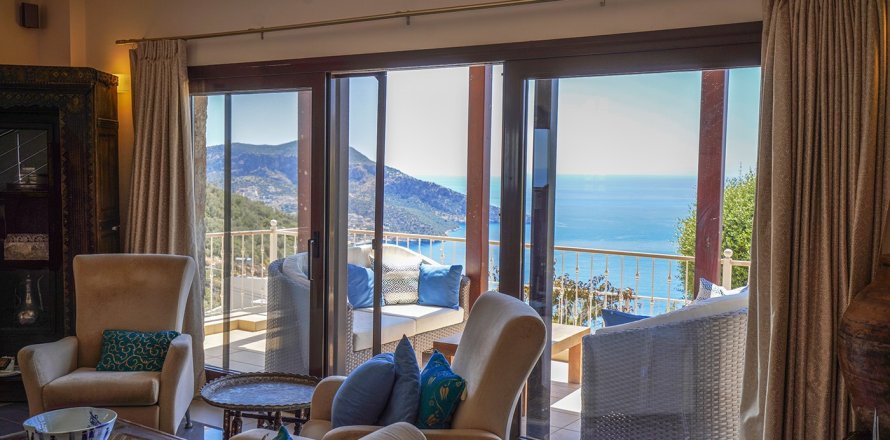 5+1 Villa  in Kalkan, Antalya, Turkey No. 228973