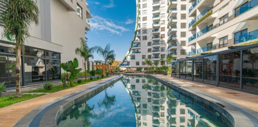 1+1 Apartment  in Mahmutlar, Antalya, Turkey No. 215544
