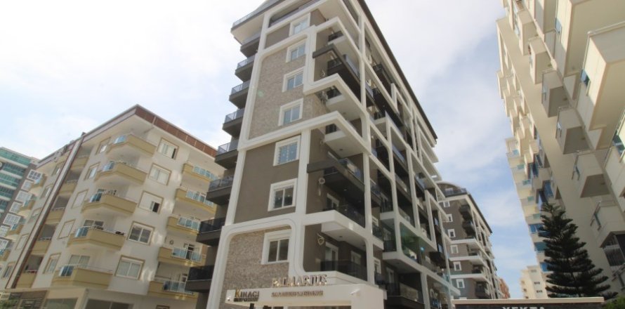 1+1 Apartment  in Mahmutlar, Antalya, Turkey No. 237948