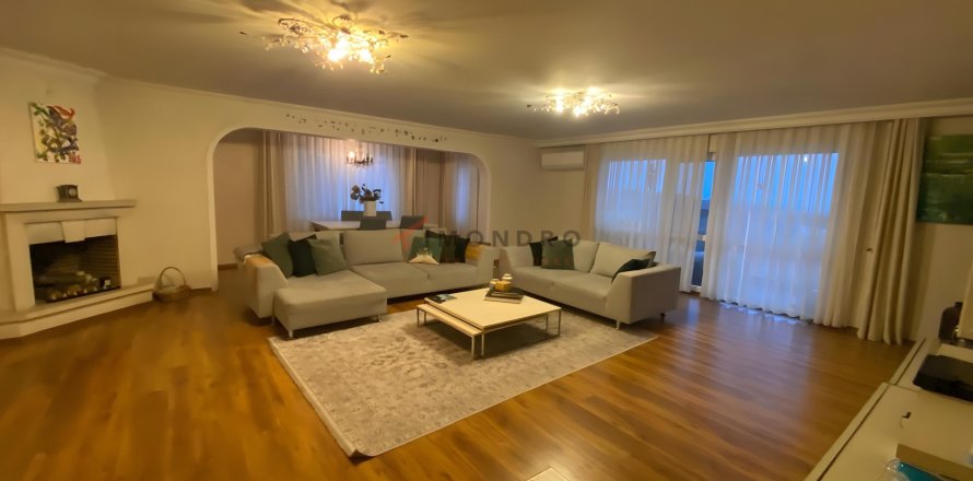 6+1 Apartment  in Sariyer, Istanbul, Turkey No. 221676
