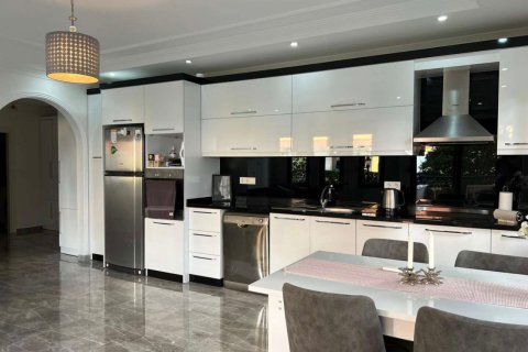 2+1 Apartment  in Oba, Antalya, Turkey No. 223295