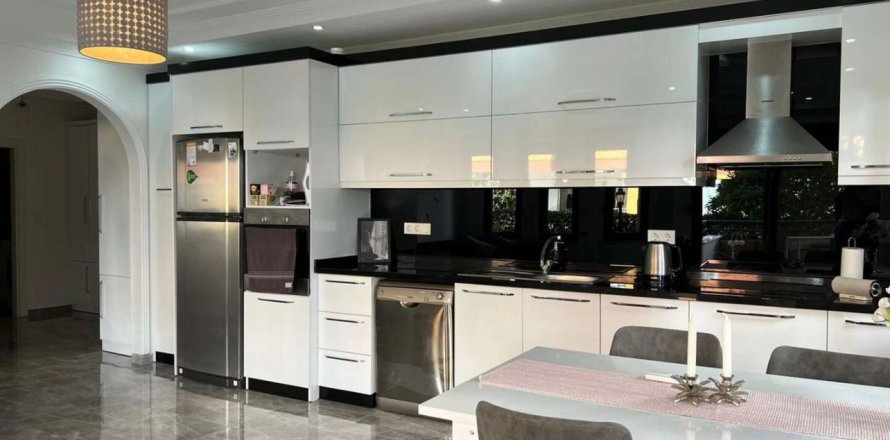 2+1 Apartment in Oba, Antalya, Turkey No. 223295