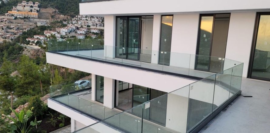 5+1 Villa  in Antalya, Turkey No. 222895