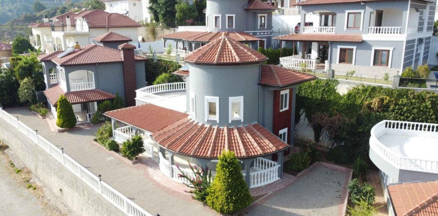 ویلا در Tepe، Alanya ، ترکیه 3 خوابه ، 220 متر مربع. شماره 213572