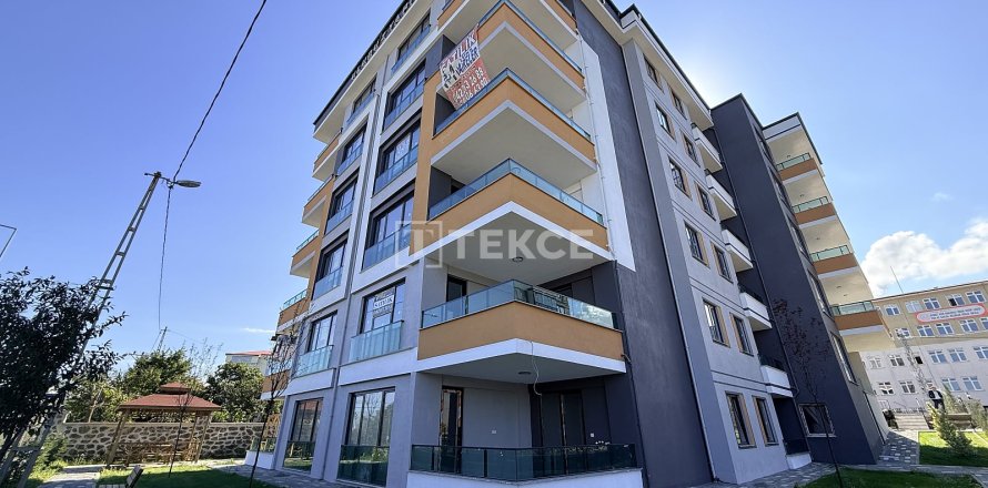 3+1 Apartment in Besikduzu, Trabzon, Turkey No. 215635