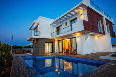 3+1 Villa  in Yeni Bogazici, Famagusta, Northern Cyprus No. 225731
