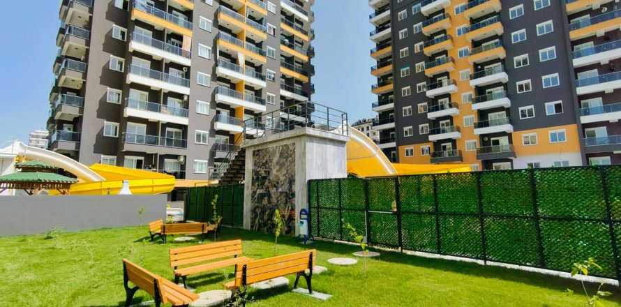 2+1 Apartment  in Mahmutlar, Antalya, Turkey No. 225279