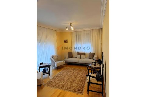 2+1 Apartment  in Kadikoy, Istanbul, Turkey No. 223427