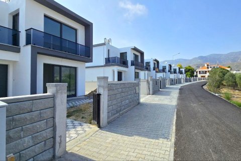 4+1 Villa  i Alsancak, Girne,  Nr. 214584