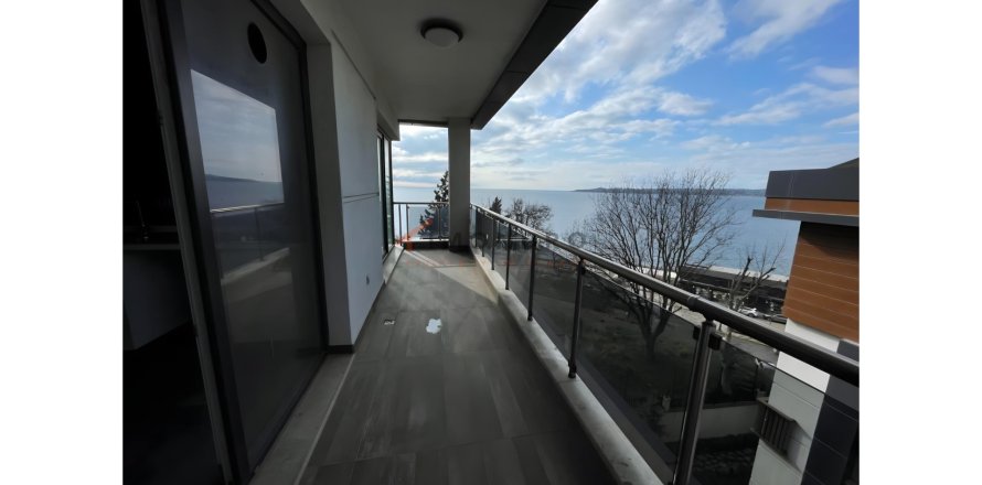 3+1 Apartment  in Bueyuekcekmece, Istanbul, Turkey No. 215914