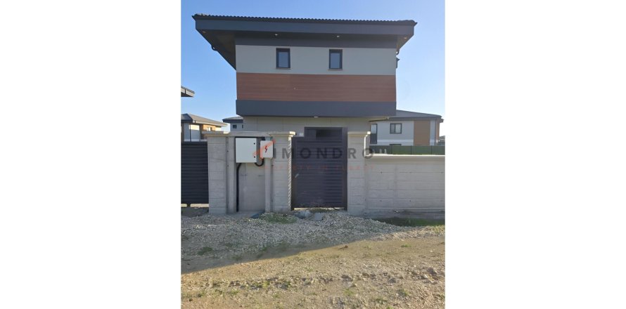 Вилла  4+1 в Силиври, Стамбул, Турция №225231