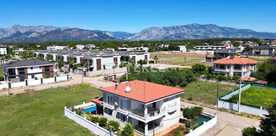 4+1 Villa  i Dosemealti, Antalya, Tyrkiet Nr. 225478
