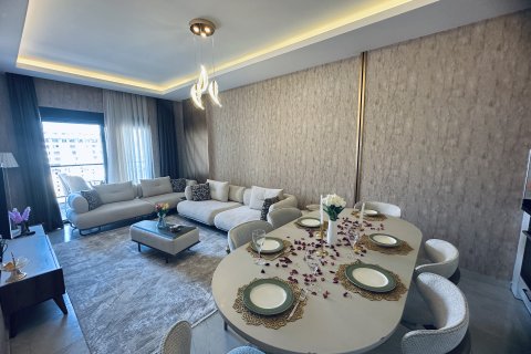 1+1 Apartment  in Mahmutlar, Antalya, Turkey No. 237660