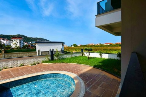 1+1 Apartment  in Gazipasa, Antalya, Turkey No. 237688