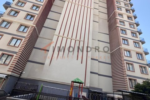 2+1 Apartment  in Küçükçekmece, Istanbul, Turkey No. 238056