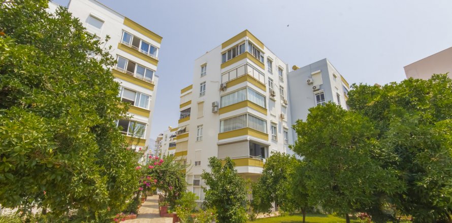 1+1 Apartment  in Mahmutlar, Antalya, Turkey No. 211246