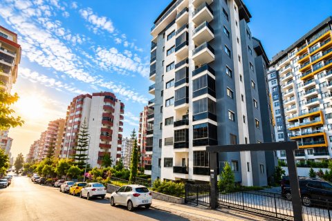 1+1 Apartment  in Mahmutlar, Antalya, Turkey No. 237606