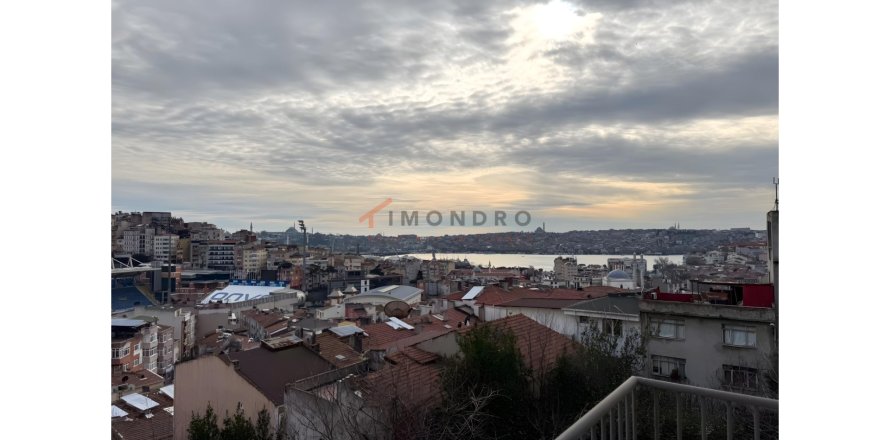 2+1 Apartment in Beyoglu, Istanbul, Turkey No. 221845
