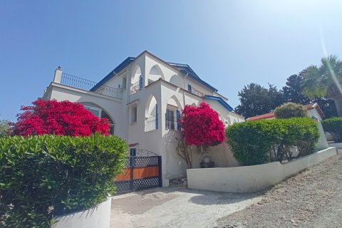 Villa for sale in Girne, Northern Cyprus, 4 bedrooms, 400m2, No. 211813 – photo 3