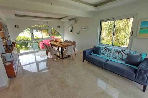 Villa for sale in Girne, Northern Cyprus, 4 bedrooms, 400m2, No. 211813 – photo 10