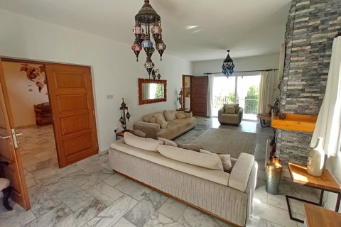 Villa for sale in Girne, Northern Cyprus, 4 bedrooms, 400m2, No. 211813 – photo 14