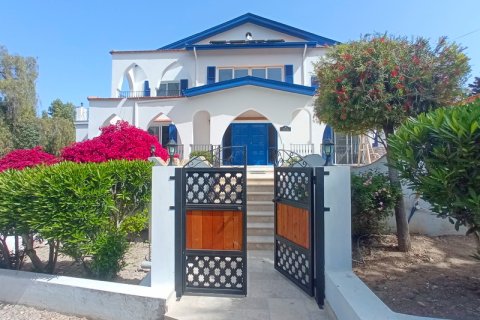 Villa for sale in Girne, Northern Cyprus, 4 bedrooms, 400m2, No. 211813 – photo 4